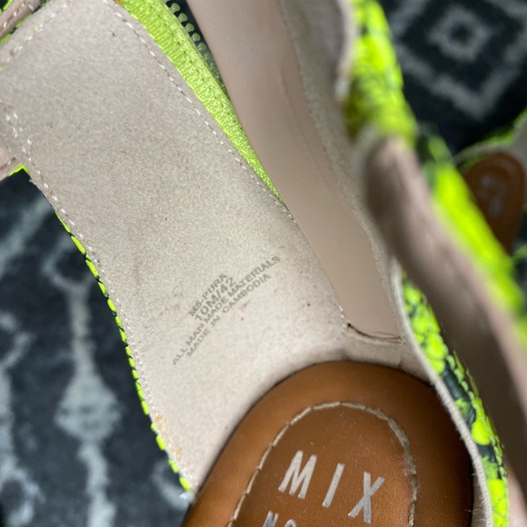 Mix No. 6 green snakeskin sandals - Picture 3 of 5